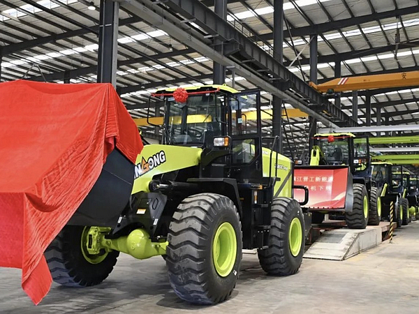 JINGONG New Energy's First Electric Loaders Appear